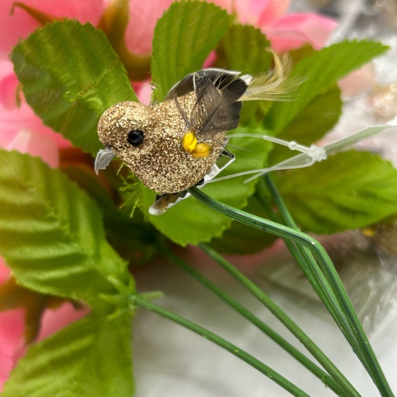 Catherine Lillywhite’s Gold Clip-On Birds – Set of 12 Glitter Decor Pieces - Picture 4 of 4